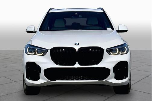 Mineral White Metallic 2022 BMW X5 M50i
