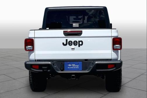 Bright White Clearcoat 2023 Jeep Gladiator Willys 4x4
