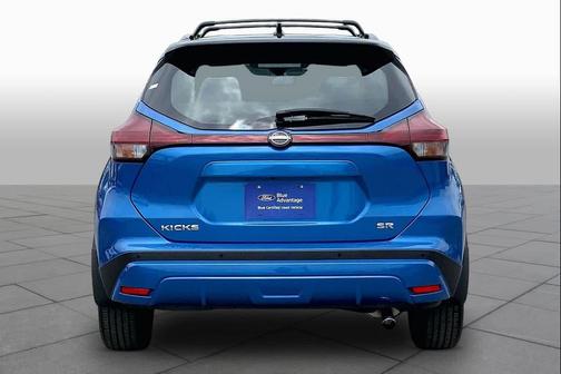 Electric Blue/Super Black 2022 Nissan Kicks SR