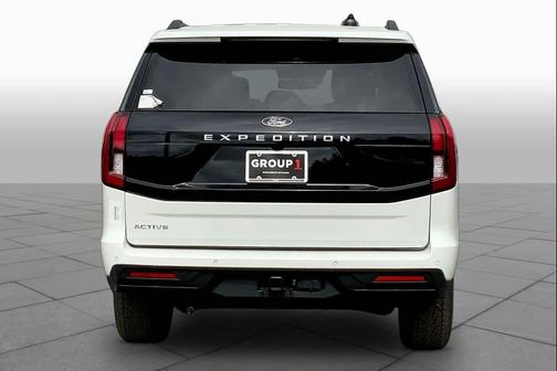 Star White Metallic Tri-Coat 2026 Ford Expedition Active