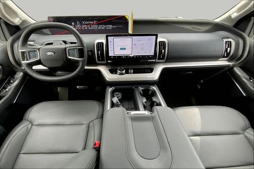 Star White Metallic Tri-Coat 2026 Ford Expedition Active