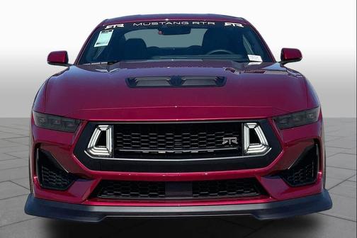 Molten Magenta Metallic Tinted Clearcoat 2026 Ford Mustang GT Premium