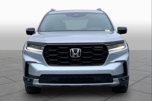 Lunar Silver Metallic 2025 Honda Pilot TrailSport