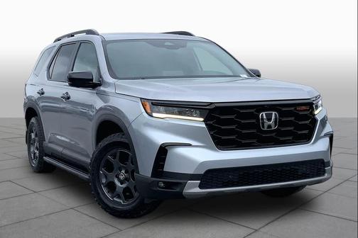 Lunar Silver Metallic 2025 Honda Pilot TrailSport