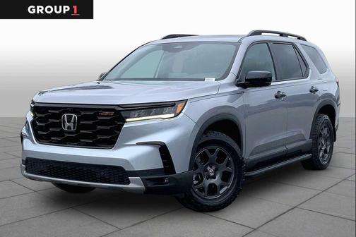 Lunar Silver Metallic 2025 Honda Pilot TrailSport