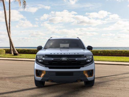 Glacier Gray Metallic Tri-Coat 2026 Ford Expedition Tremor