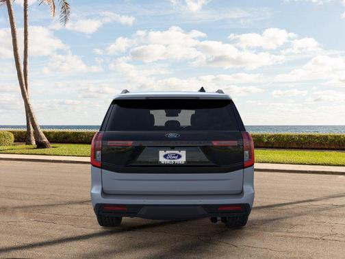 Glacier Gray Metallic Tri-Coat 2026 Ford Expedition Tremor
