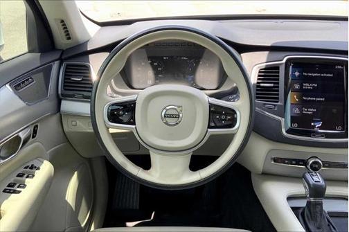 2021 Volvo XC90 T5 Momentum