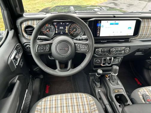 Black Clearcoat 2026 Jeep Wrangler 4-Door 85th Anniversary Edition