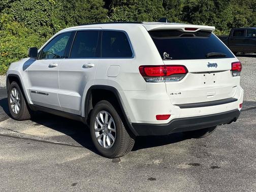 Bright White Clearcoat 2022 Jeep Grand Cherokee Laredo