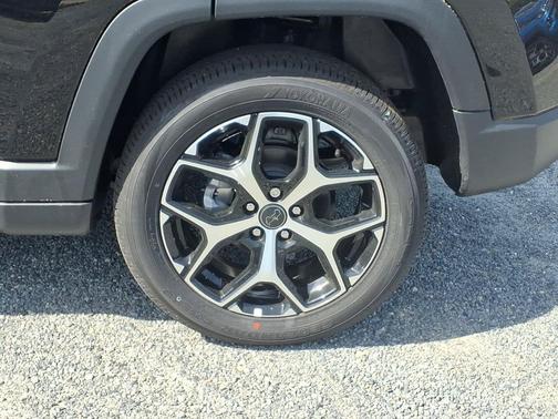Diamond Black Crystal Pearlcoat 2026 Jeep Compass Limited