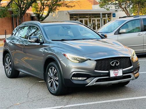 2017 INFINITI QX30 Premium
