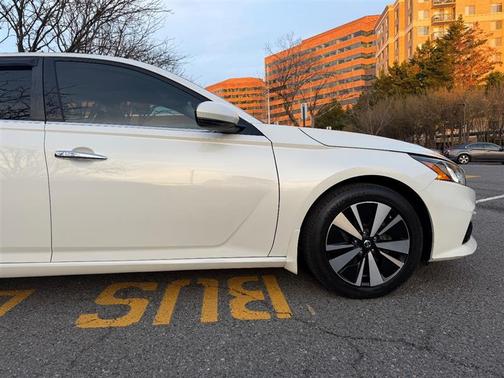 White 2019 Nissan Altima 2.5 SL