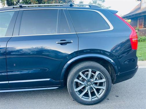 2019 Volvo XC90 T6 Momentum
