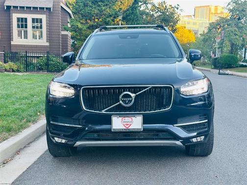 2019 Volvo XC90 T6 Momentum