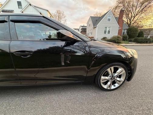 Ultra Black 2016 Hyundai Veloster Base
