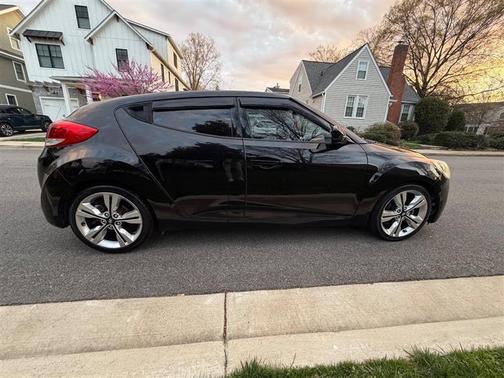 Ultra Black 2016 Hyundai Veloster Base