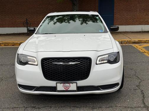 White 2019 Chrysler 300 Touring