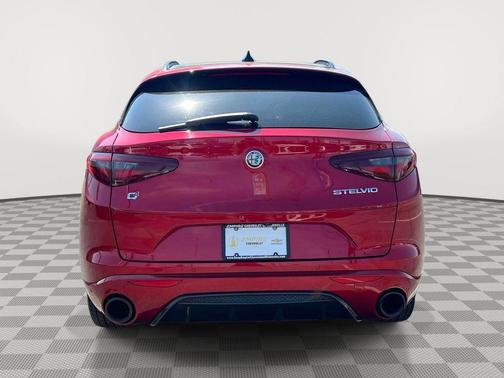 Rosso 2023 Alfa Romeo Stelvio Veloce
