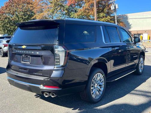 Dark Ash Metallic 2026 Chevrolet Suburban Premier