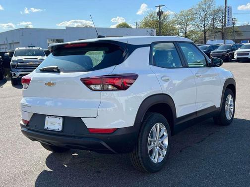 Summit White 2026 Chevrolet Trailblazer LS