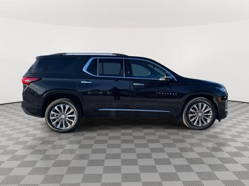 Mosaic Black Metallic 2023 Chevrolet Traverse Premier