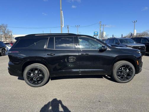 Mosaic Black Metallic 2026 Chevrolet Traverse RS