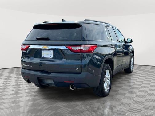 Graphite Metallic 2019 Chevrolet Traverse LT Cloth