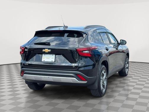 Mosaic Black Metallic 2024 Chevrolet Trax LT