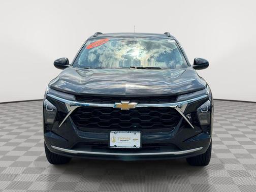 Mosaic Black Metallic 2024 Chevrolet Trax LT