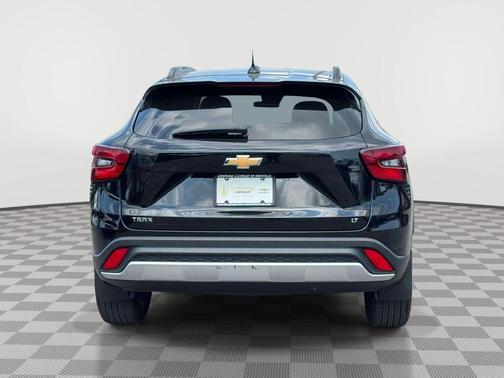 Mosaic Black Metallic 2024 Chevrolet Trax LT