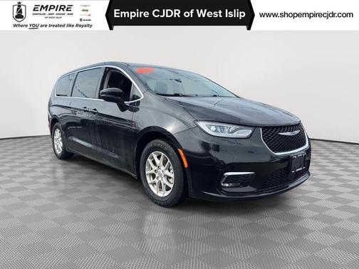 Brilliant Black Crystal Pearlcoat 2023 Chrysler Pacifica Touring-L