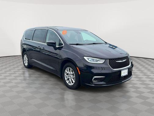 Brilliant Black Crystal Pearlcoat 2023 Chrysler Pacifica Touring-L