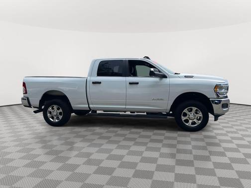Bright White Clearcoat 2022 RAM 2500 Big Horn
