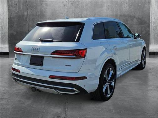 2021 Audi Q7 55 Premium Plus