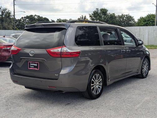 2019 Toyota Sienna XLE