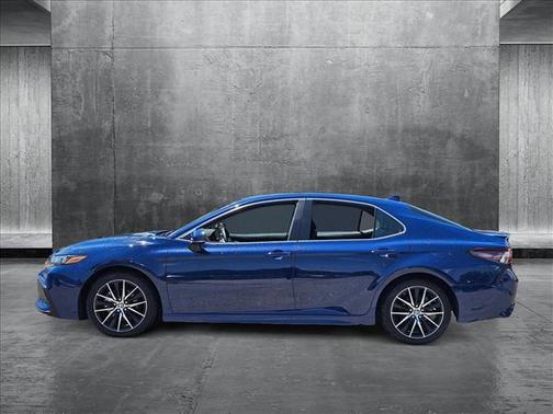 2024 Toyota Camry Hybrid SE