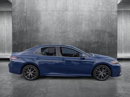 2024 Toyota Camry Hybrid SE