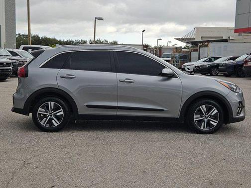 2022 Kia Niro LXS