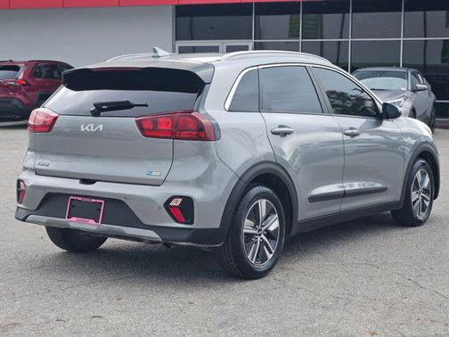 2022 Kia Niro LXS