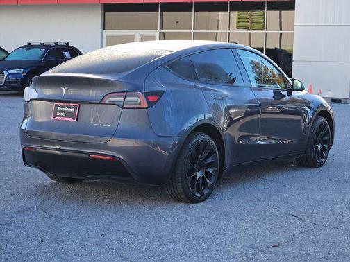 2022 Tesla Model Y Long Range Dual Motor All-Wheel Drive