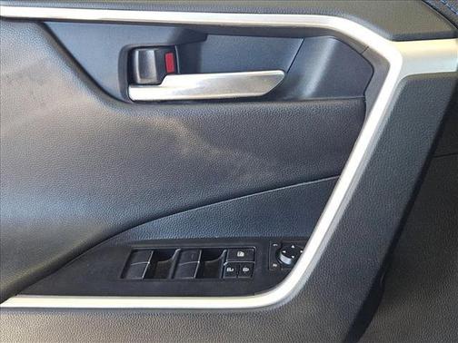 2021 Toyota RAV4 Hybrid SE