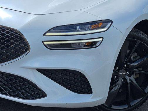 Uyuni White 2023 Genesis G70 3.3T RWD