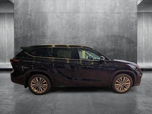 2025 Toyota Highlander Platinum