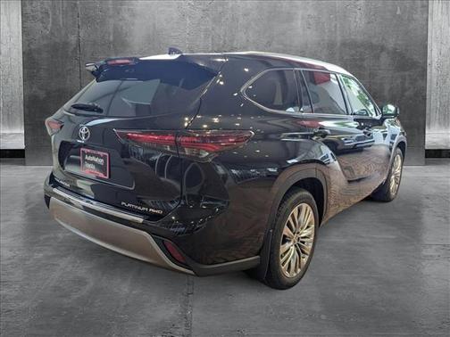 2025 Toyota Highlander Platinum