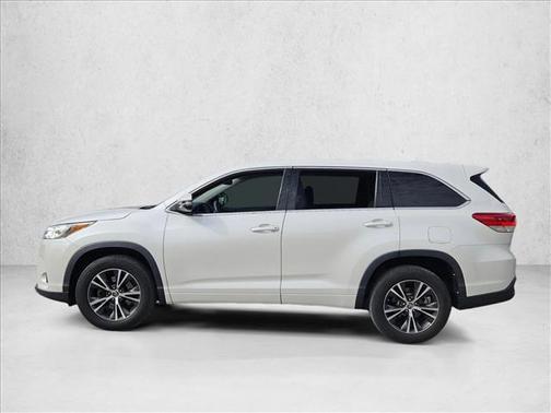 Blizzard Pearl 2017 Toyota Highlander LE I4