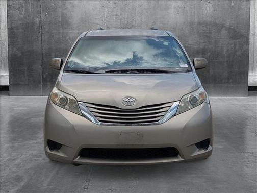 2016 Toyota Sienna LE