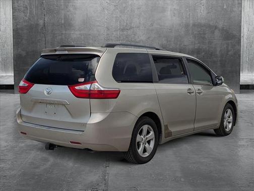 2016 Toyota Sienna LE