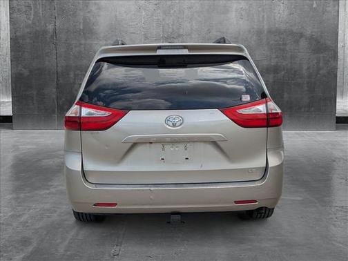 2016 Toyota Sienna LE