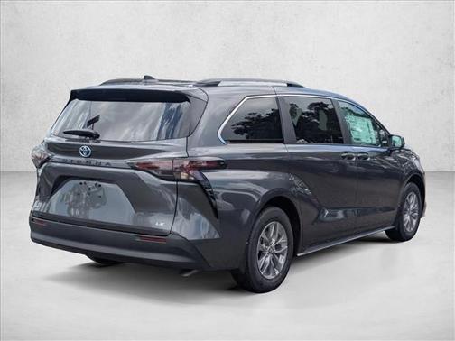 2025 Toyota Sienna LE